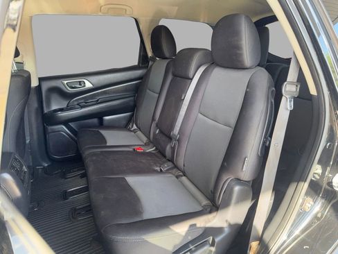 Used 2019 Nissan Pathfinder S image 24