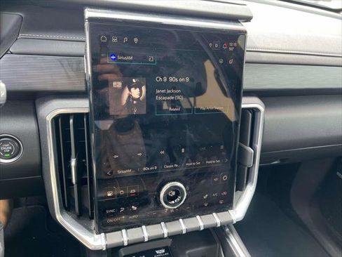 Used 2025 GMC Acadia Elevation w/ Elevation Premium Package FWD image 26