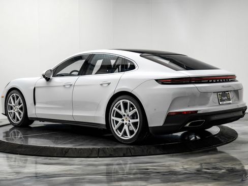 Used 2025 Porsche Panamera w/ Premium Package image 8