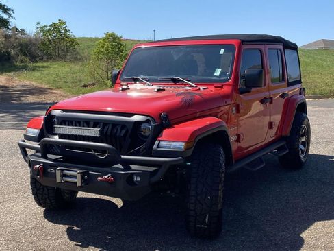 Used 2021 Jeep Wrangler Unlimited Sahara AWD/4WD image 3