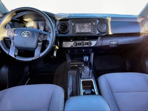 Used 2018 Toyota Tacoma SR image 7