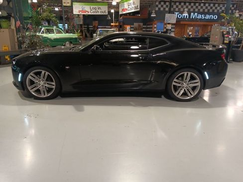 Used 2016 Chevrolet Camaro SS RWD image 9