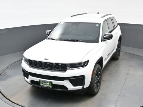 New 2026 Jeep Grand Cherokee Altitude image 18