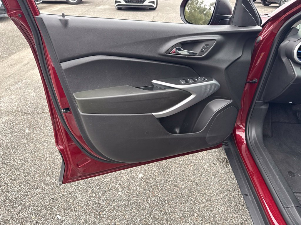 Used 2024 Chevrolet Trax LS FWD image 11