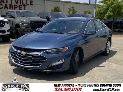 Used 2025 Chevrolet Malibu LT FWD image 3