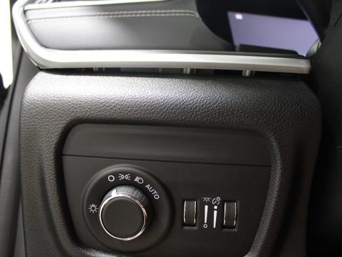Used 2023 Jeep Grand Cherokee Altitude AWD/4WD image 41