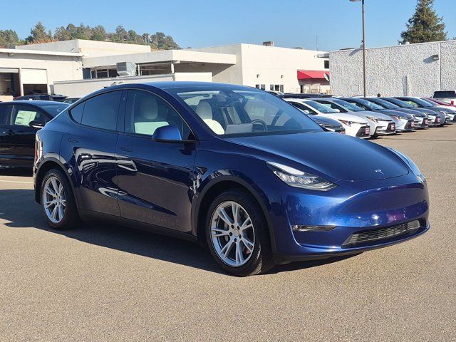 Used 2021 Tesla Model Y Long Range AWD/4WD image 3