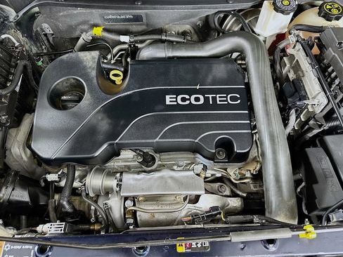 Used 2020 Chevrolet Equinox LT w/ LPO, Floor Liner Package image 35