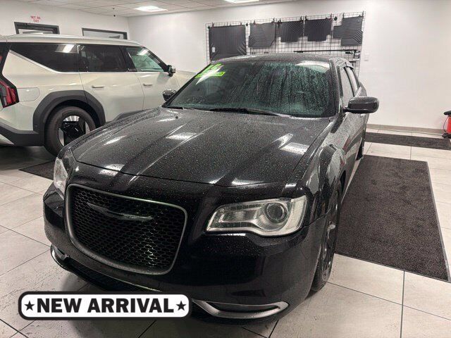 Used 2015 Chrysler 300 C Platinum AWD/4WD image 1