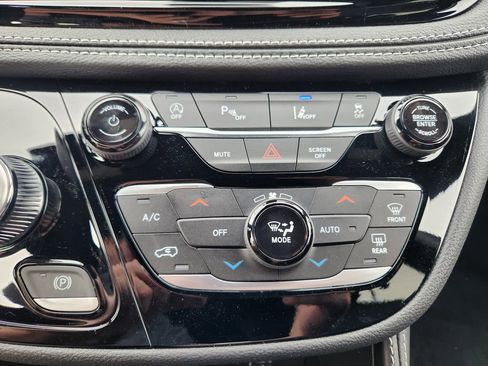 New 2026 Chrysler Pacifica Limited AWD/4WD image 20