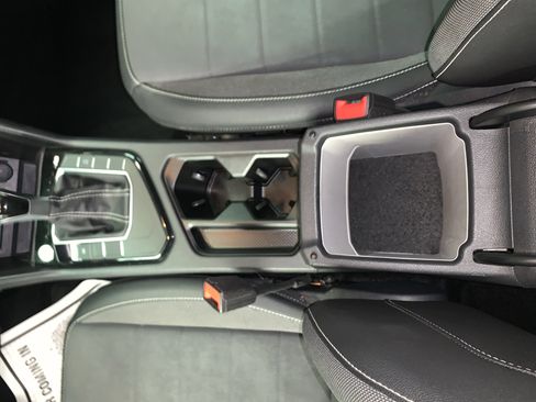 Used 2024 Volkswagen Taos SE image 15