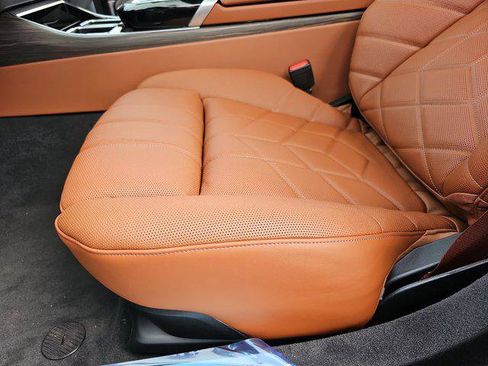 New 2026 BMW 750e xDrive w/ Executive Package image 29