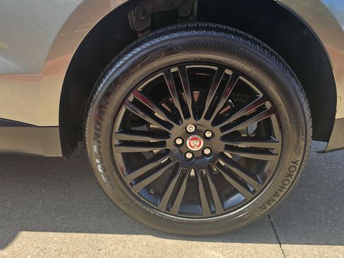 Used 2018 Jaguar F-PACE Portfolio image 15