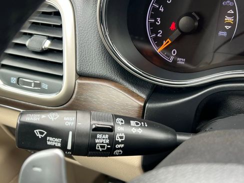 Used 2017 Jeep Grand Cherokee Limited image 36