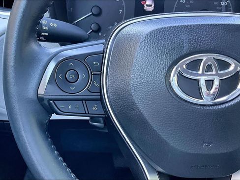 Used 2025 Toyota Corolla Cross LE FWD image 24