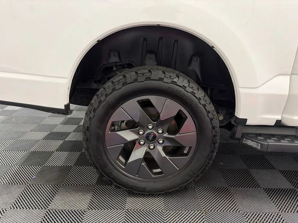 Used 2022 Ford F150 Lightning Lariat AWD/4WD image 25
