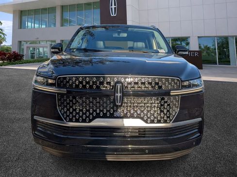 New 2026 Lincoln Navigator L Reserve AWD/4WD image 2