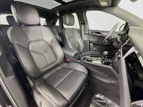 Certified 2026 Porsche Macan AWD/4WD image 29