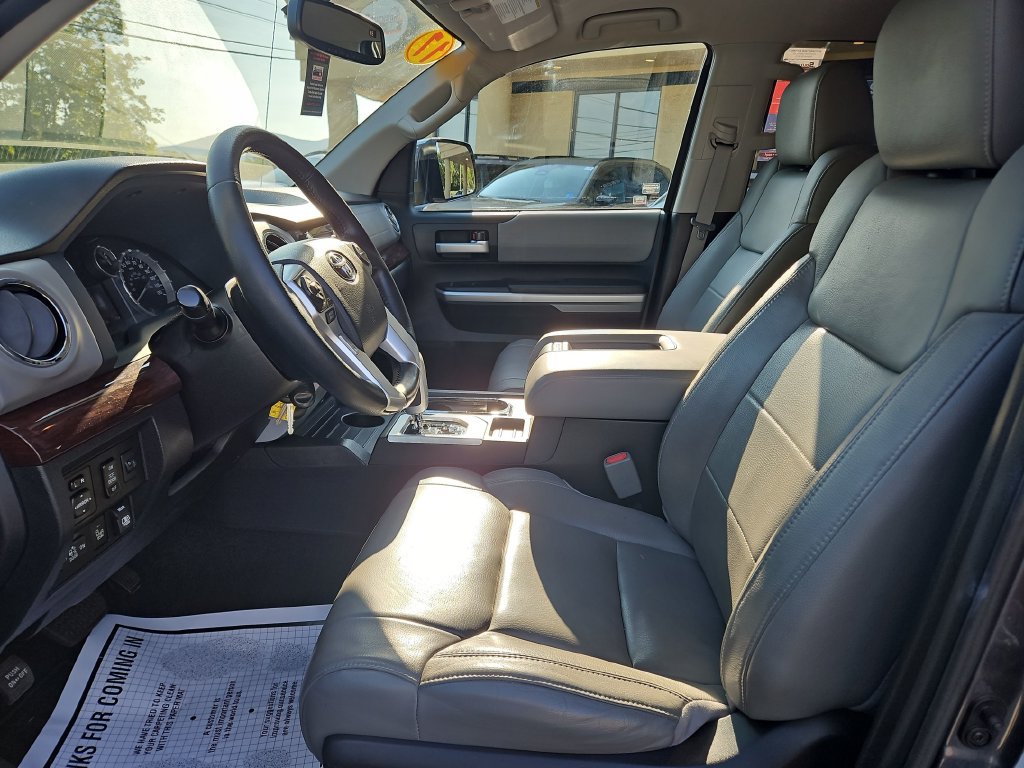 Used 2017 Toyota Tundra Limited w/ Limited Premium Package AWD/4WD image 10