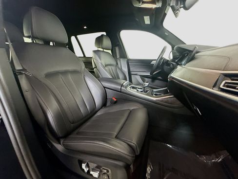 Used 2022 BMW X7 M50i w/ Dynamic Handling Package image 29