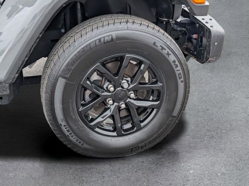 Used 2023 Jeep Gladiator Sport image 6