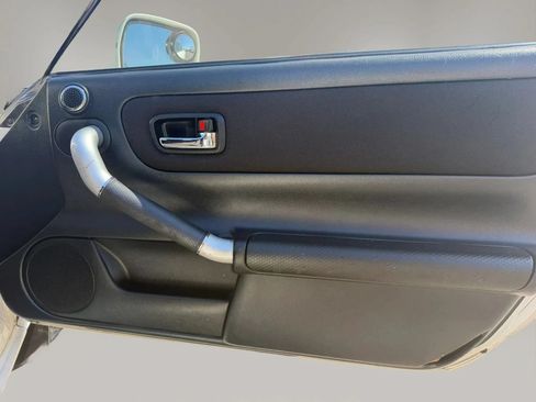 Used 2003 Toyota MR2 RWD image 12
