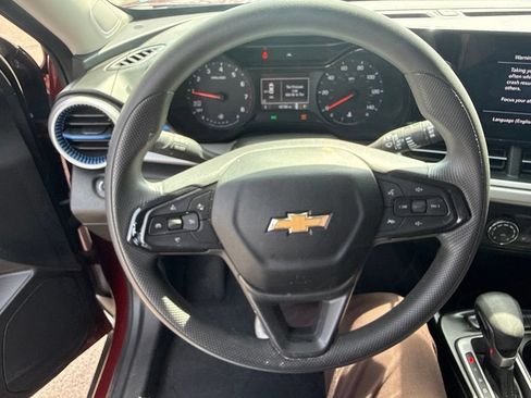 Used 2024 Chevrolet Trax LS w/ LS Convenience Package FWD image 7