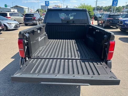 Used 2025 Toyota Tacoma SR5 AWD/4WD image 7