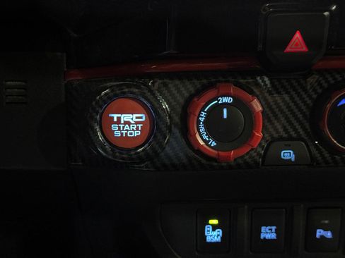 Used 2021 Toyota Tacoma TRD Off-Road w/ Technology Package image 9