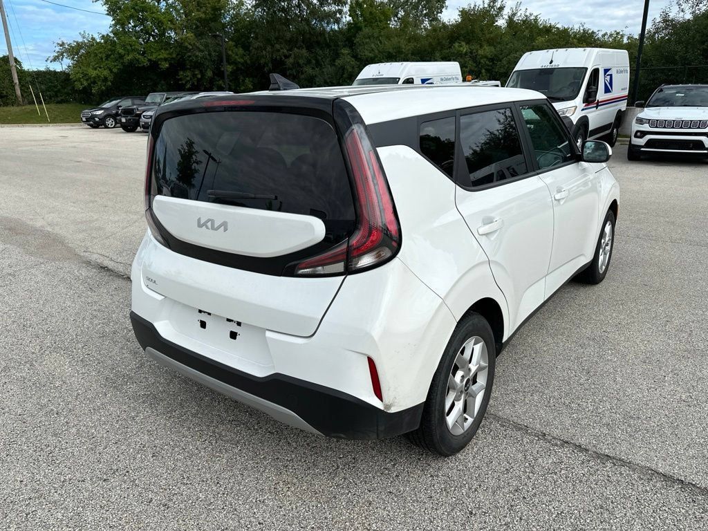 Used 2024 Kia Soul LX w/ Option Group 015 FWD image 7