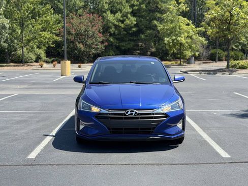 Used 2019 Hyundai Elantra SE FWD image 2
