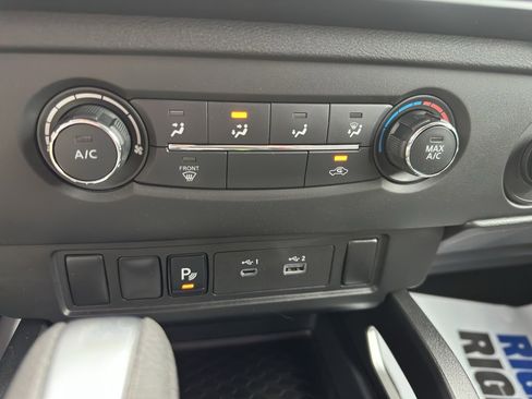 Used 2025 Nissan Frontier SV image 19