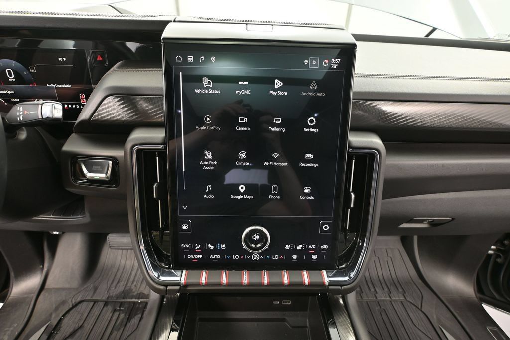 Used 2025 GMC Yukon AT4 AWD/4WD image 28