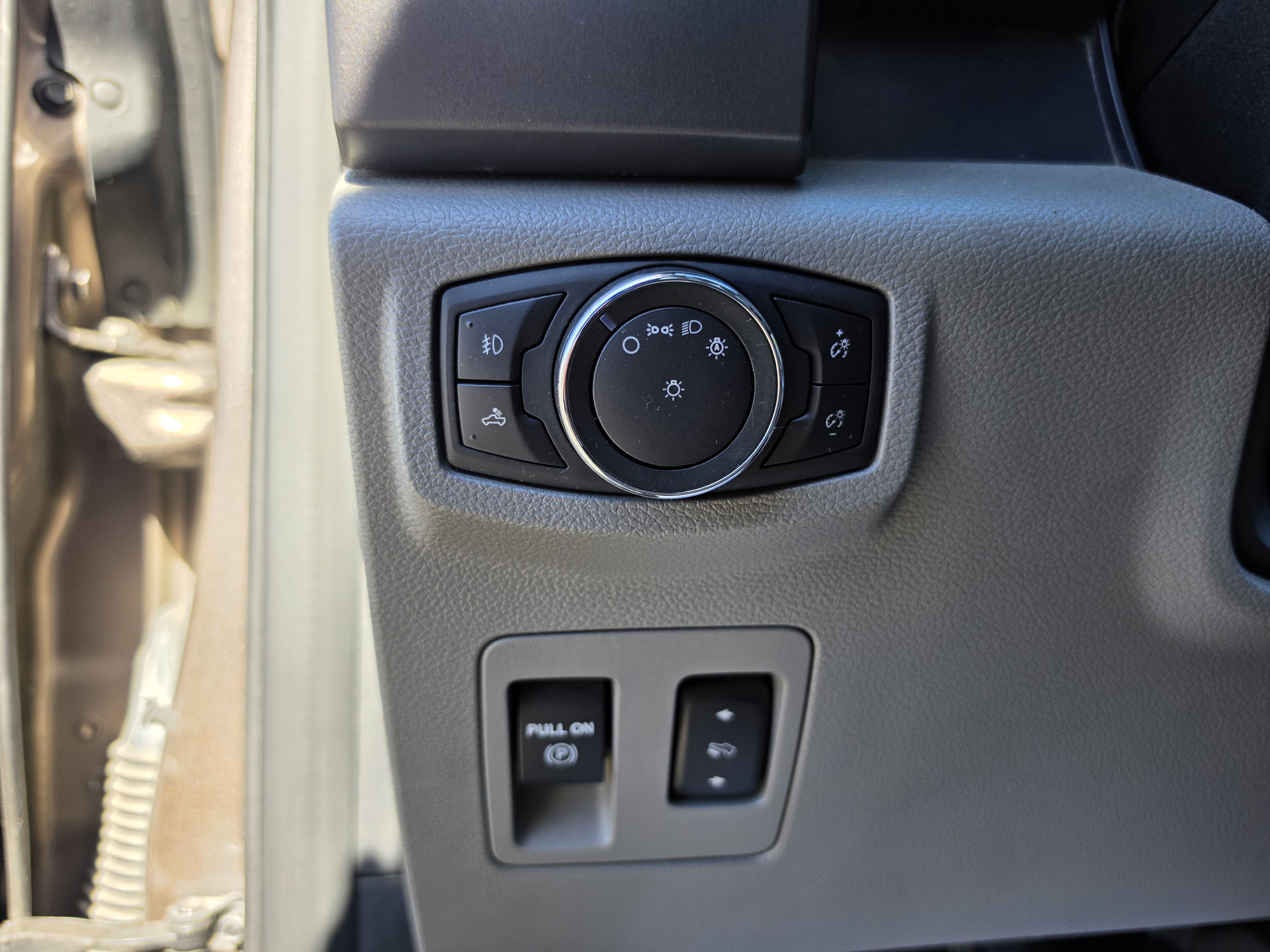 Used 2019 Ford F150 XLT w/ Equipment Group 302A Luxury AWD/4WD image 18