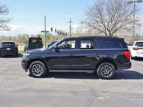 Used 2024 Ford Expedition XLT AWD/4WD image 4