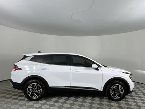 Used 2025 Kia Sportage LX FWD image 4