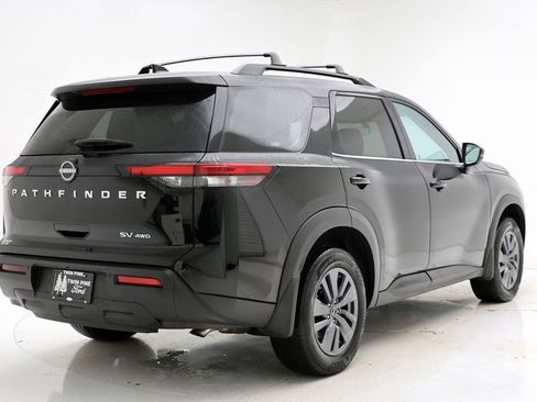 Used 2024 Nissan Pathfinder SV image 8