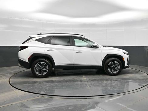 Certified 2025 Hyundai Tucson SEL image 9