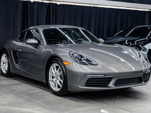 Used 2022 Porsche 718 Cayman image 9
