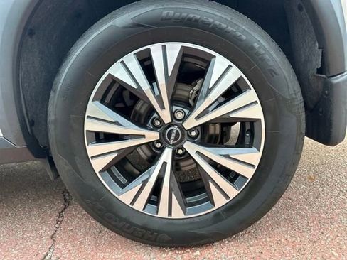 Used 2022 Nissan Rogue SV image 28