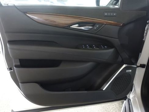 Used 2020 Cadillac Escalade Luxury image 9