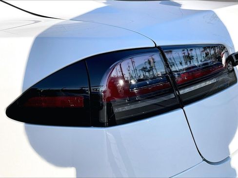 Used 2022 Tesla Model S image 28