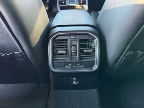 Used 2022 Porsche Macan image 17