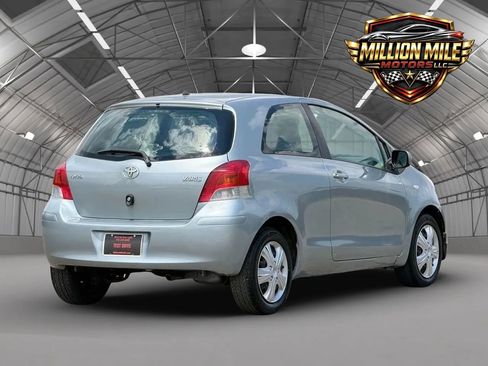 Used 2009 Toyota Yaris 2-Door Hatchback FWD image 9