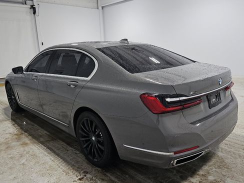 Used 2022 BMW 740i xDrive w/ Premium Package AWD/4WD image 3