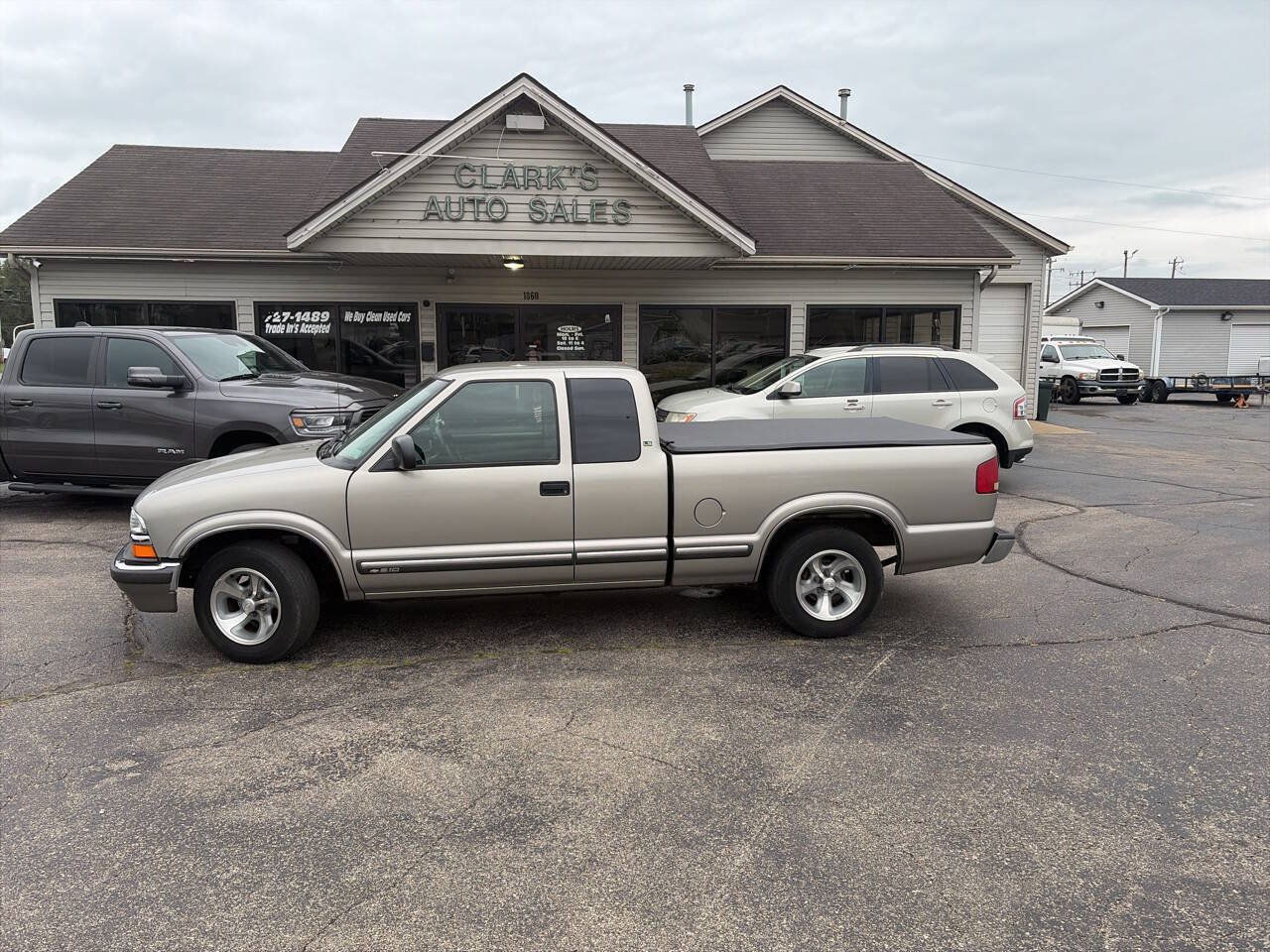 Used 2002 Chevrolet S10 Pickup LS w/ LS Preferred Equipment Group RWD image 1