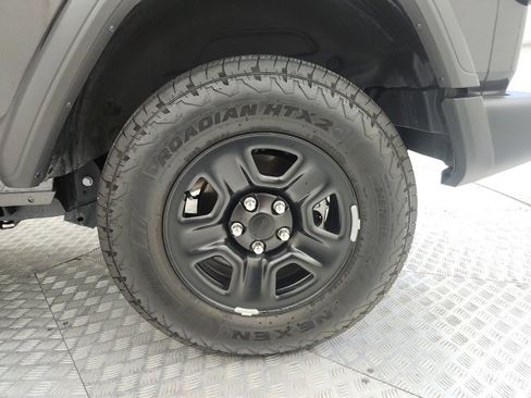 Used 2025 Jeep Wrangler Sport image 19