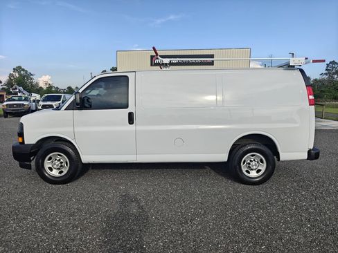Used 2018 Chevrolet Express 2500 w/ Driver Convenience Package RWD image 10