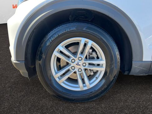 Used 2023 Ford Explorer XLT w/ Equipment Group 202A image 14