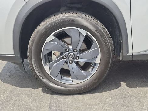 Certified 2024 Nissan Rogue SV FWD image 11